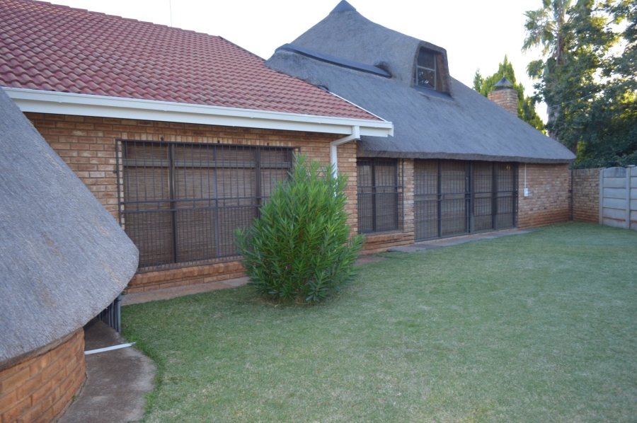 6 Bedroom Property for Sale in Doringkruin North West